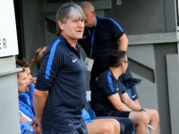 Trenér Miroslav Takáč na střídačce prostějovského týmu