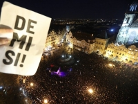 Lidé na Staroměstském náměstí.