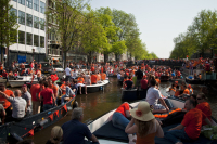 Kanály zaplňující bárky různých typů plavidel