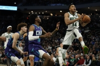Giannis Antetokounmpo byl opět nezastavitelný
