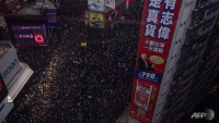 Stovky tisíc lidí zaplnily ulice Hongkongu
