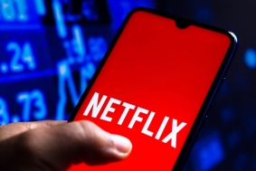 Smartphone s logem společnosti Netflix
