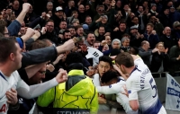 Radost fotbalistů Tottenhamu po brance Son Heung-Min