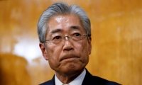 Ředitel Japonského Olympijského Výboru Tsunezaku Takeda na tiskové konferenci, kde ohlásil svou rezignaci
