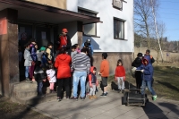 Skupina se chystá na úklid