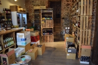 Prostor obchodu Muž přes palubu