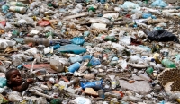 Jednorázový plast tvoří až 90 procent odpadu na evropských plážích