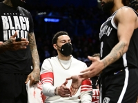 Zraněný Ben Simmons na lavičce Brooklynu Nets