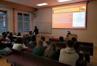 přednášky jsou dostupné jak pro studenty a zaměstnance UPOL tak pro veřejnost, doporučená je rezervace