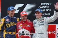 Jenson Button, Rubens Barrichello a Kimi Räikkönen na stupních vítězů při první Velké ceně Číny 2004