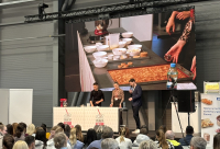 Mezi těmi, kteří na festivalu předvedli svůj cukrářský a pekařský um na živo, nechyběl Vojtěch Vrtiška, vítěz poslední řady soutěže Peče celá země.