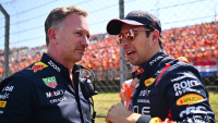 Christian Horner a Sergio Pérez, paddock 2023