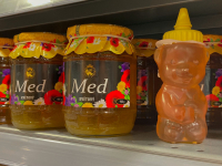 Kolik jsou lidé ochotni zaplatit za sklenici medu?