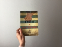 RECENZE: Proužkovaný román o židovství a vnitřní síle