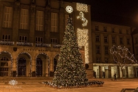 Loňský vánoční strom před budovou Nové radnice