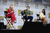 Freya Allan, Henry Cavill a Anya Chalotra na Comic-Conu v San Diegu