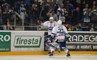 Netradiční pohled: obránce Komety Bartejs slaví svůj třetí gól sezóny