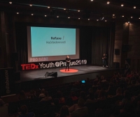 Na pódiu se při 7. ročníku TEDxYouth@Prague vystřídalo 8 inspirativních řečníků